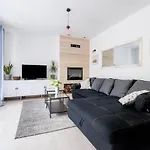 Bellavista Apartment *