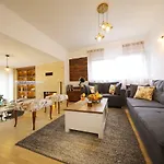 Bellavista Apartment *