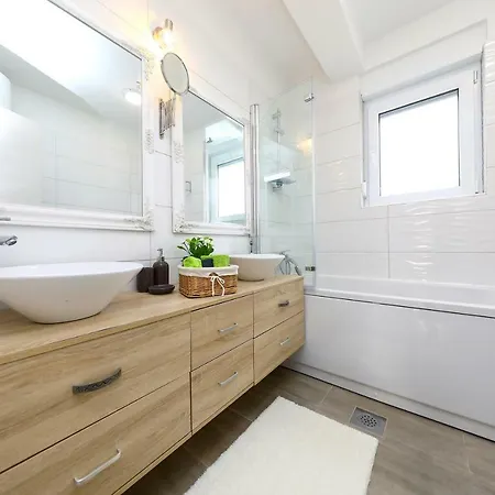 Apartament Bellavista *